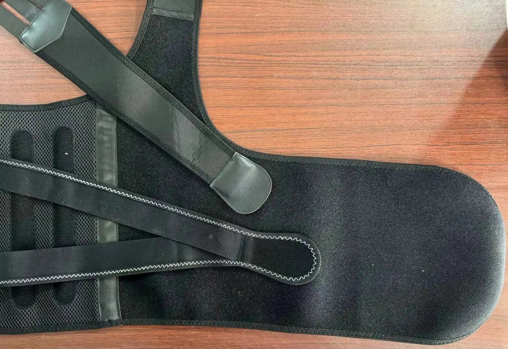 Smartlyo posture corrector for women and men, adjustable with padded straps to improve spinal alignment and back support.