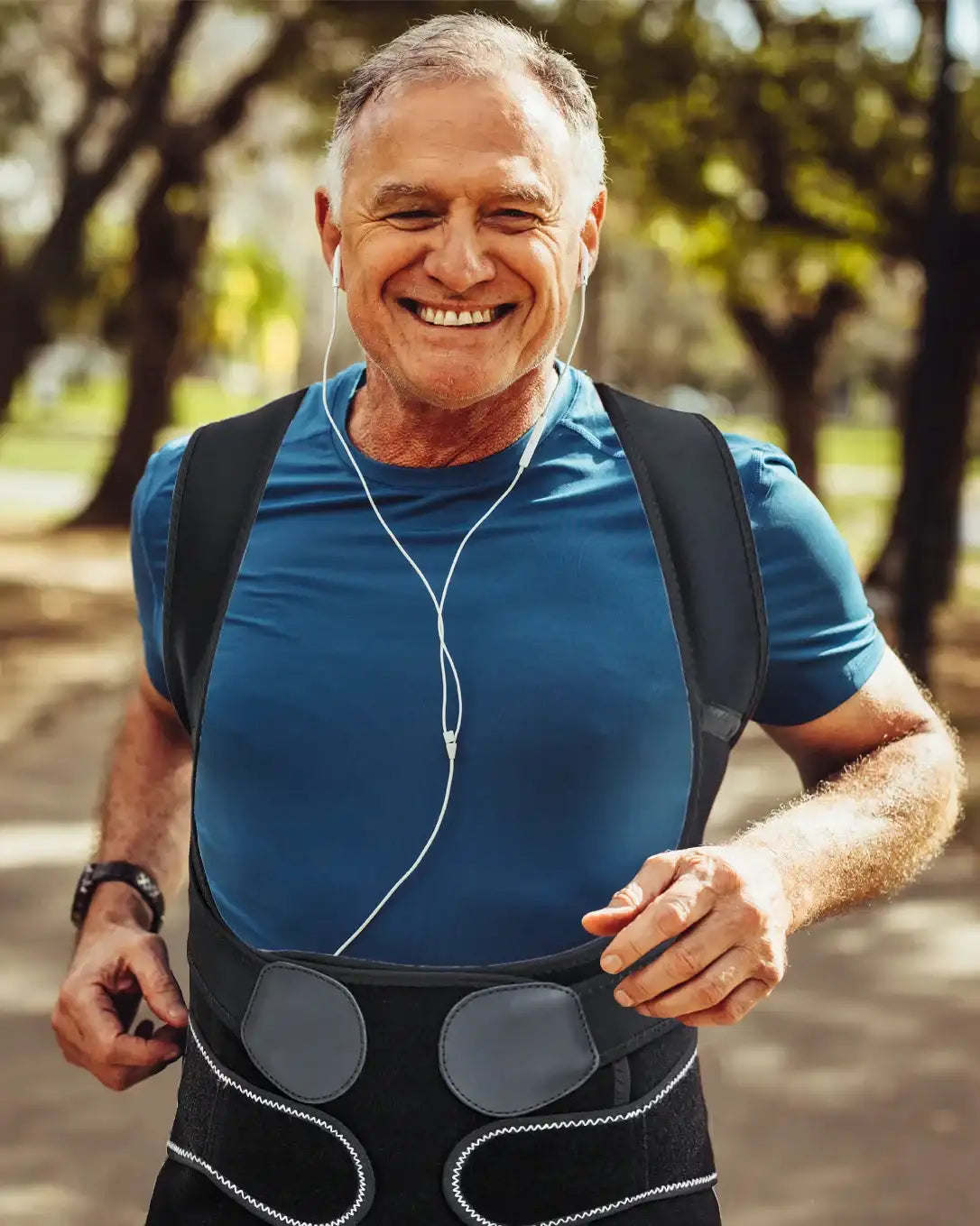 Smartlyo posture corrector for women and men, adjustable straps and ergonomic design to improve back alignment and support.