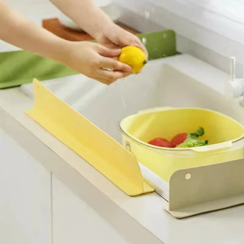 Smartlyo Rafford silicone sink splash guard with suction cups, flexible and durable for protecting countertops from water splashes